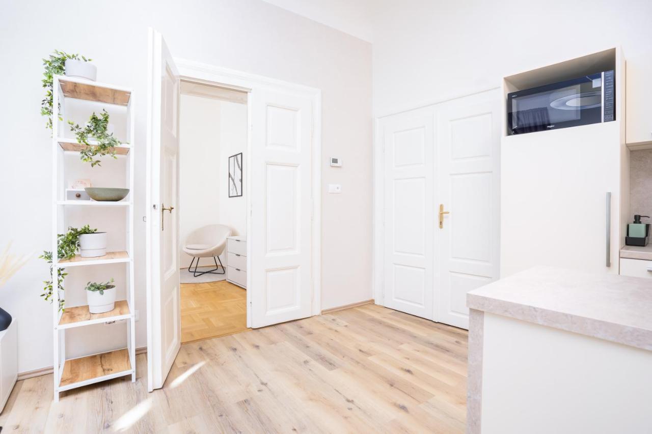 Prague Days - Bright Apartment - Old Town Екстер'єр фото